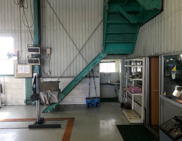 大崎永吉にある自動車修理工場トイレリフレッシュ 作業の風景